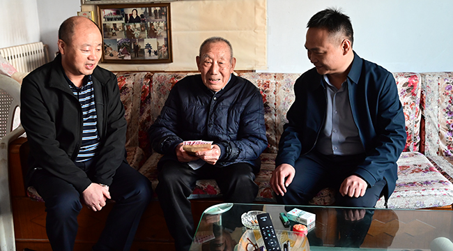 愛(ài)滿重陽(yáng)節(jié)，慰問(wèn)暖人心